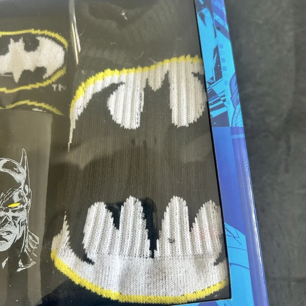DC Batman 4-piece Gift Set Crew Socks & Beanie & Boot Socks & Mug Superhero